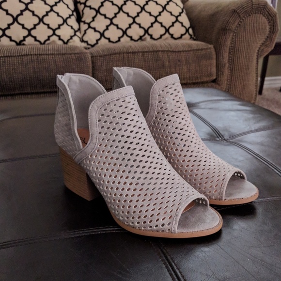 *1 LEFT!*🌷HP 9/18🌷 PERFORATED PEEP-TOE BOOTIES - Picture 5 of 7